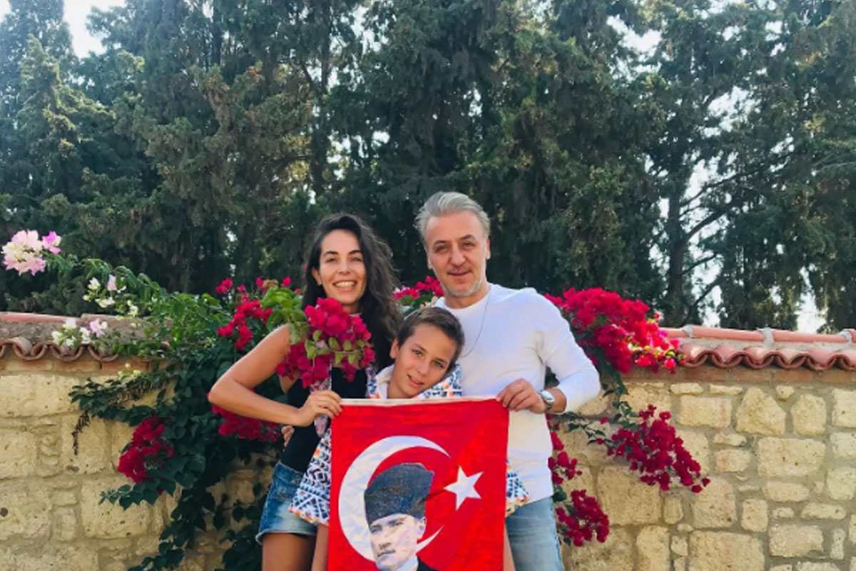 esra ronabar kimdir
