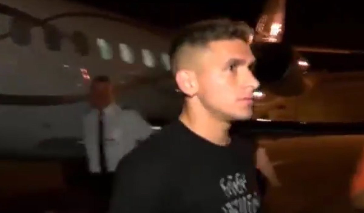 Galatasaray ın yeni yıldızları Mertens ve Torreira İstanbul a geldi #5