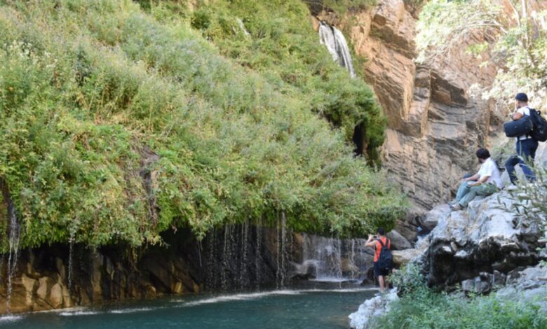 Hakkari'deki Sineber Şelalesi doğa tutkunlarının ilgi odağı oldu