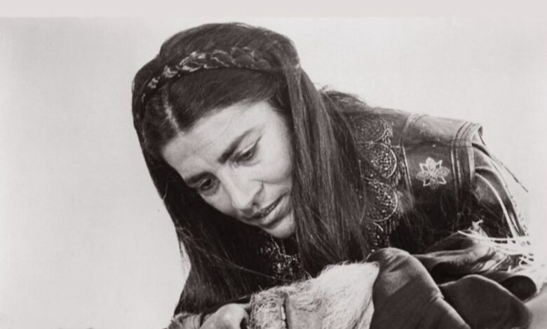 Yunan oyuncu Irene Papas hayatını kaybetti