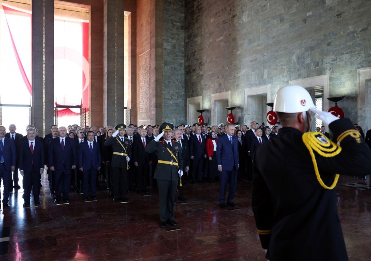 Devlet erkanı Anıtkabir de #14