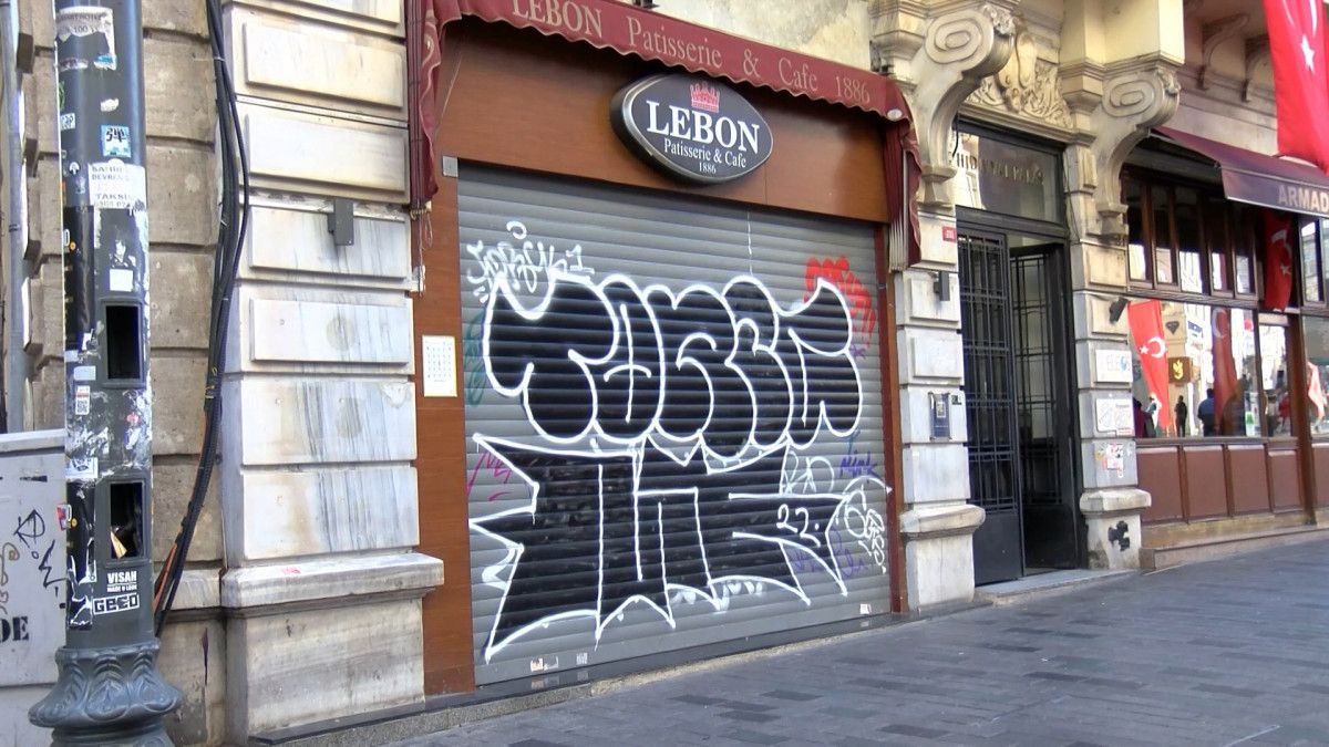 Beyoğlu nda 212 yıldır hizmet veren Lebon Pastanesi kapandı #3
