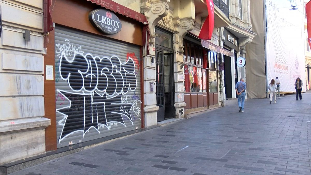 Beyoğlu nda 212 yıldır hizmet veren Lebon Pastanesi kapandı #4