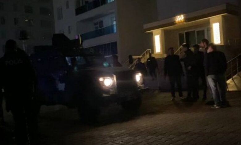Diyarbakır'da 3 aylık yeğenini bıçakla rehin alan şüpheliyi polis ikna etti
