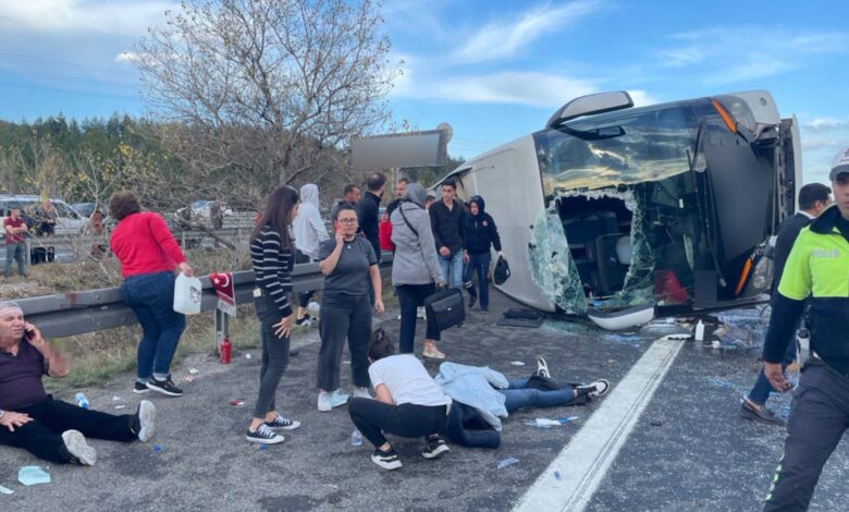 Bolu'da yolcu otobüsü devrildi