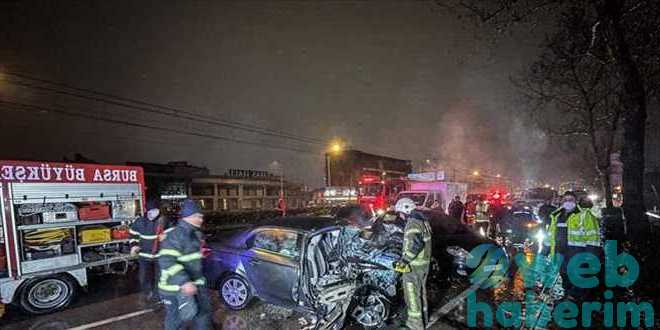Bursa’da 4 aracın karıştığı zincirleme trafik kazasında 1 kişi öldü