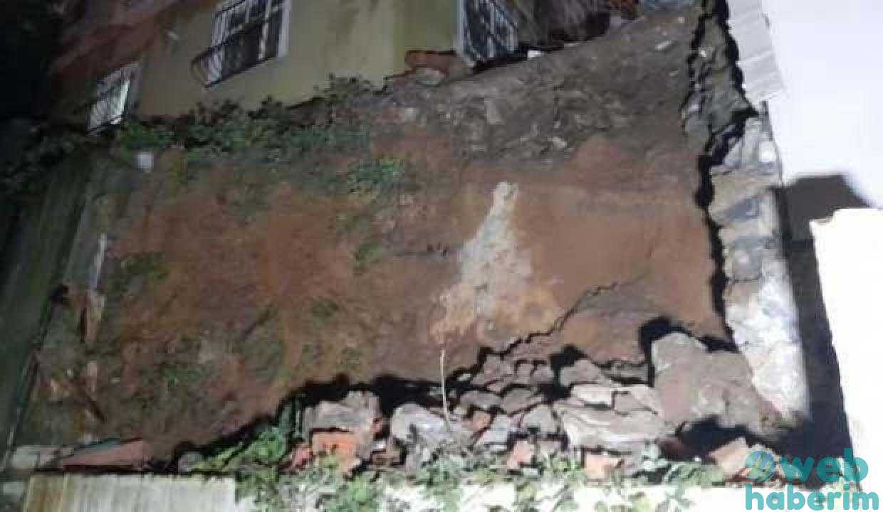 Eyüpsultan’da 3 katlı binanın bahçesindeki istinat duvarı çöktü