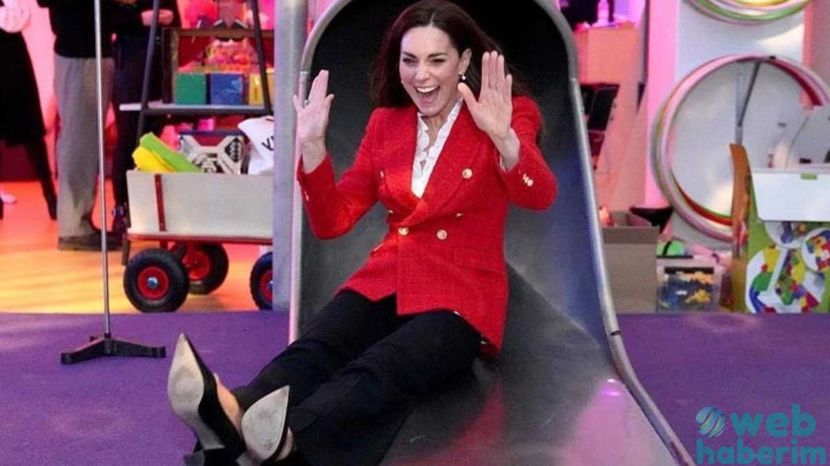 Kate Middleton, ziyarete gittiği anaokulunda kaydıraktan kayarak çocuklar gibi eğlendi