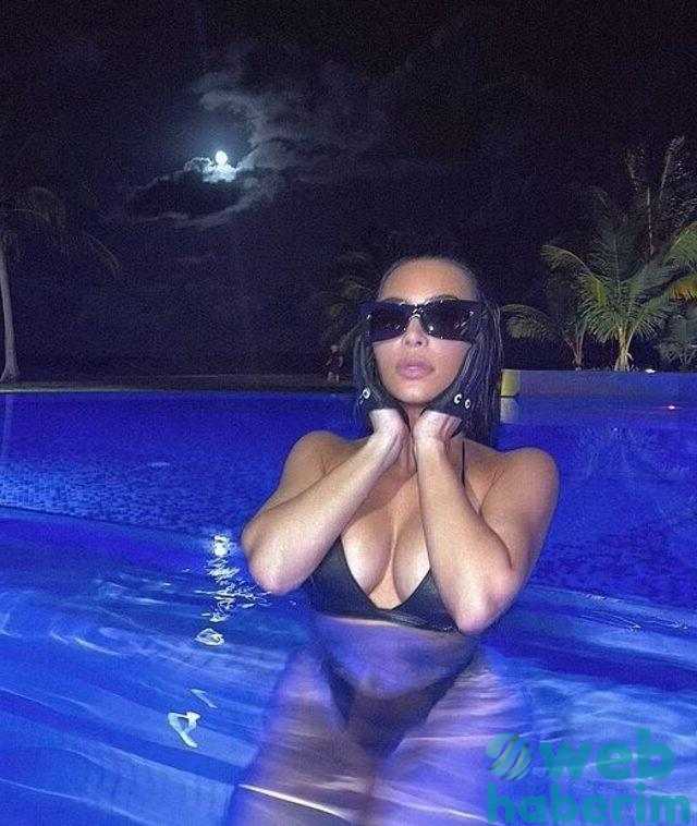 Gece ter basan Kim Kardashian soluğuda aldı! Siyah bikinisi göz kamaştırıyor
