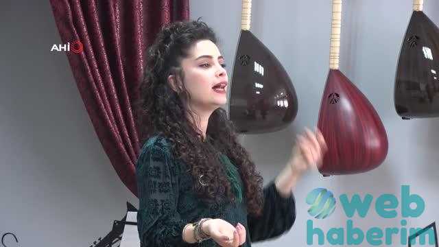 Merve Özbey, kızının doğum günü anısına Mardin'deki bir okul müzik atölyesi yaptırdı