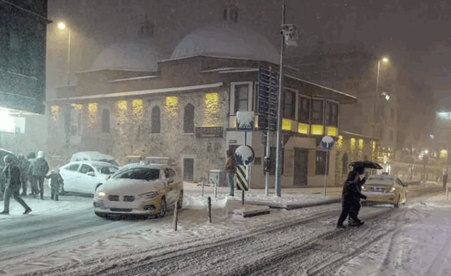Aybar Etkisini Gösterdi! İstanbul Kar Altında