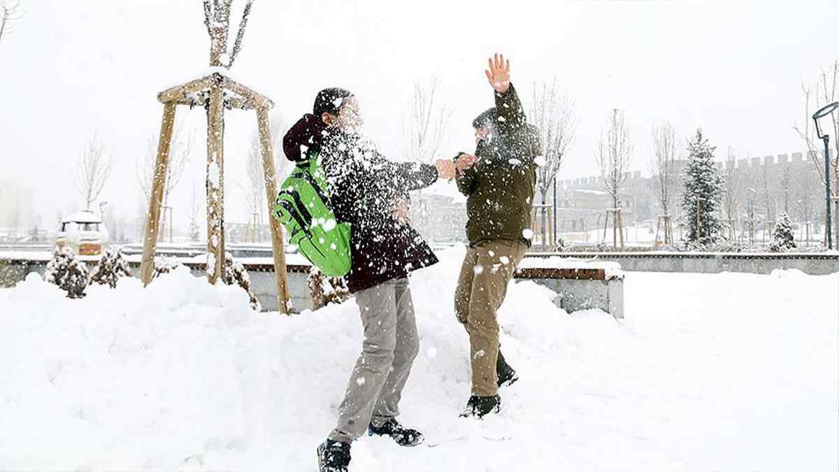beklenen kar geldi valilik ilk kar tatili aciklamasini yapti okullar tatil edildi 62288f5ad2bdb