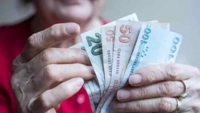 Emeklilere ek ödemeler başladı! Emeklilerin hesabına en az 750 TL en çok 3.000 TL yatıyor: Hemen ATM’den çekebilirsiniz
