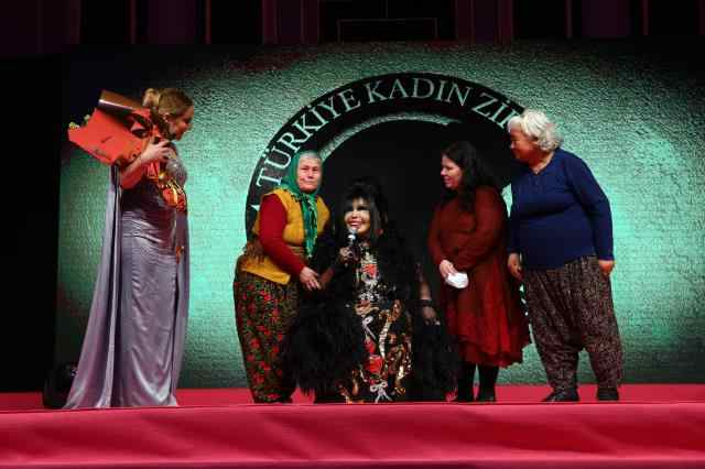İlham veren kadınlar, Türkiye Kadın Zirvesi'nde buluştu! Ödüller, sahiplerine kavuştu