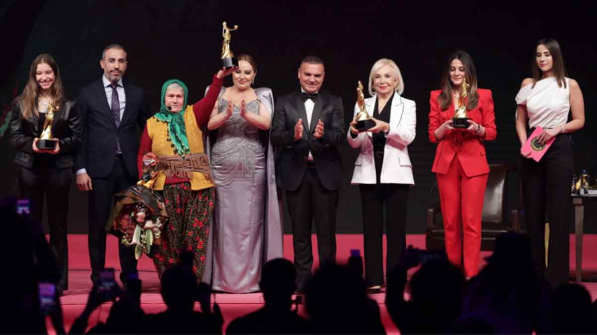 İlham veren kadınlar, Türkiye Kadın Zirvesi’nde buluştu! Ödüller, sahiplerine kavuştu