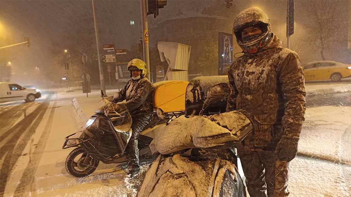 İstanbul’da kar yağışı nedeniyle konulan motosiklet yasağı kalktı mı? 13 Mart 2022 Motosiklet, scooter, motokurye yasağı ne zaman bitecek?
