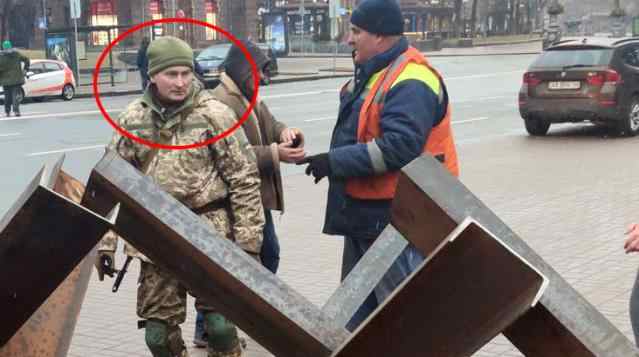 Kiev’de Herkesi Şaşırtan Görüntü! Ukrayna Askerinin Putin’e Benzerliği Görenleri Hayrete Düşürdü