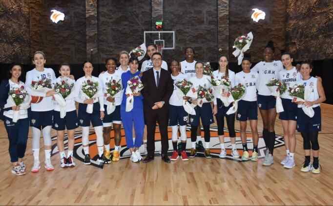 Mersin Yenişehir’den oyuncularına Dünya Kadınlar Günü sürprizi
