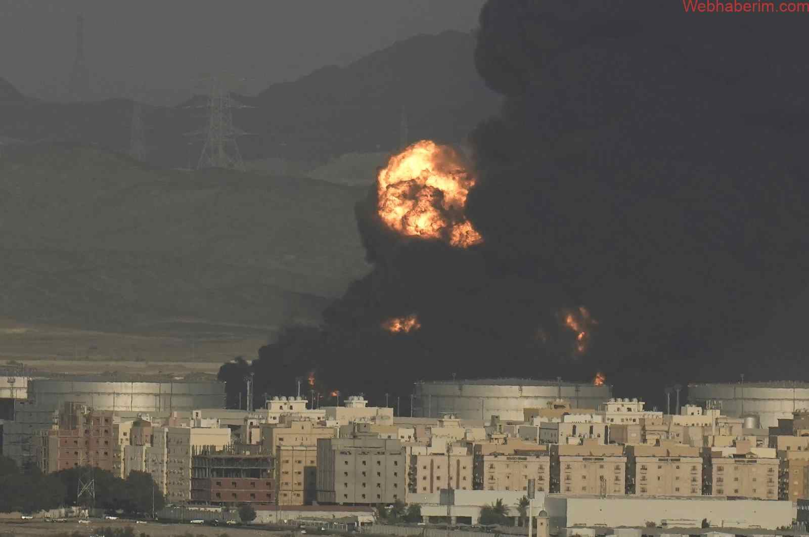 Suudi Arabistan’da F1 yarışından önce Husi saldırısının ardından yangın çıktı
