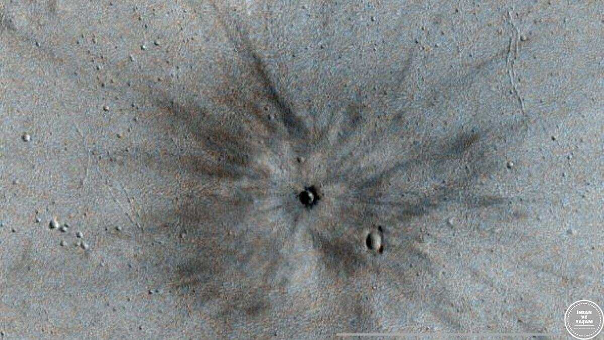 Uzay nesnesi Mars’a çarptı ve bu yeni çarpma kraterini yarattı
