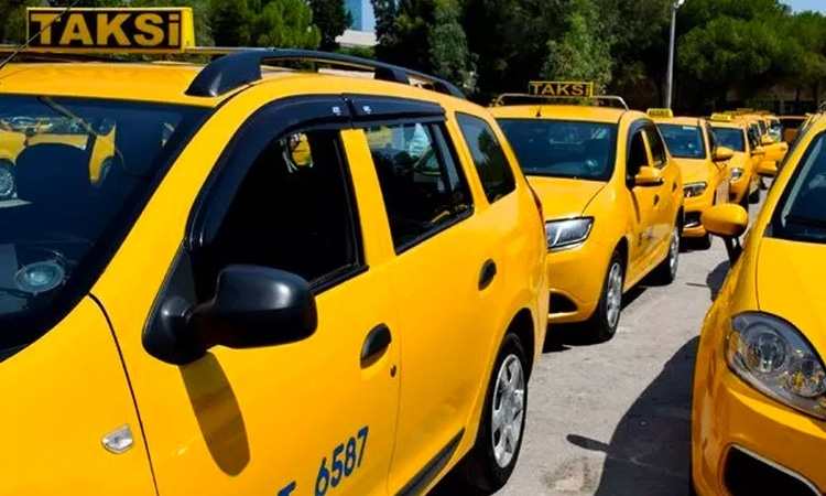 1649068093 101 Istanbullularin cilesi bitmiyor Sari taksiler calismaya devam ediyor