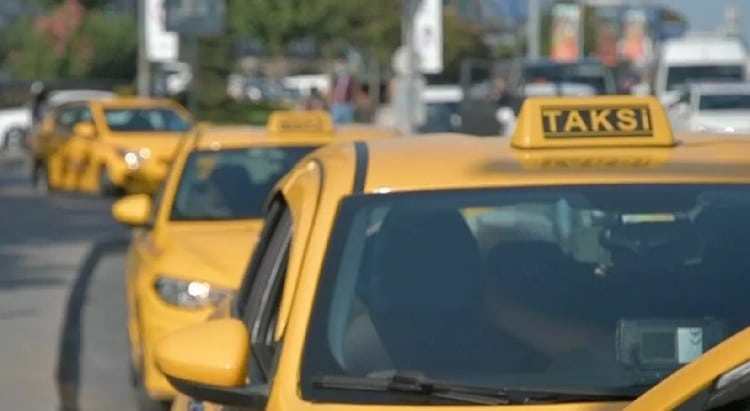 Istanbullularin cilesi bitmiyor Sari taksiler calismaya devam ediyor