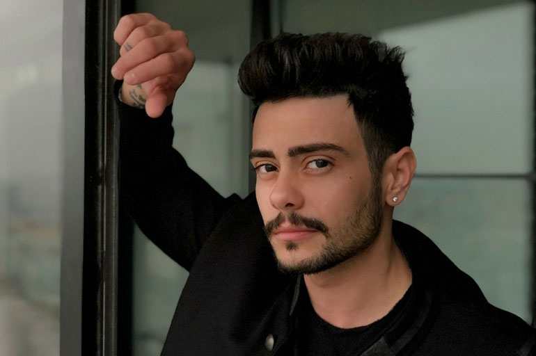 Rüzgar Erkoçlar kimdir, kaç yaşında? Rüzgar Erkoçlar eşi kim?