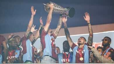 Trabzonspor, şampiyonluk kupasını kaldırdı! Enfes kutlamadan muhteşem fotoğraflar