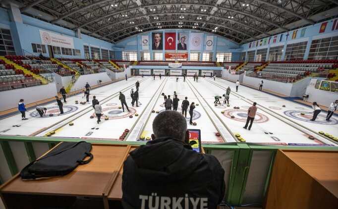 Erzurum’da curling heyecanı sürüyor