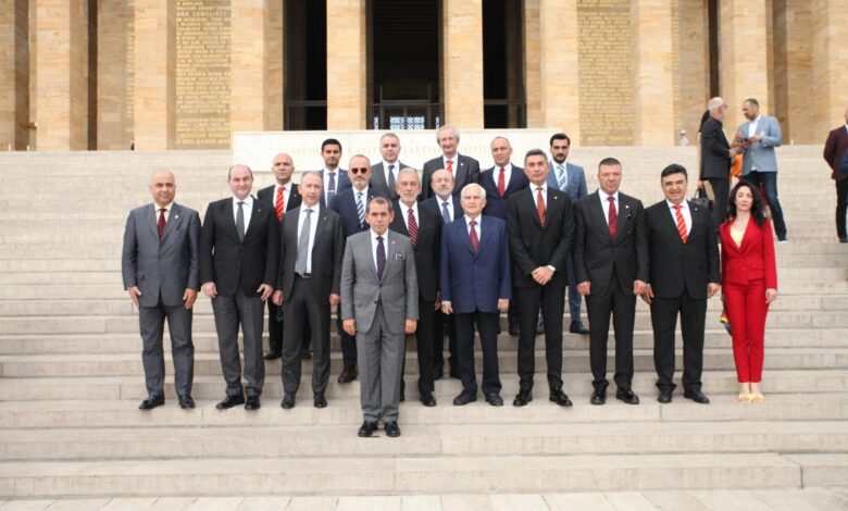 Galatasaray Başkanı Dursun Özbek, Anıtkabir’i ziyaret etti