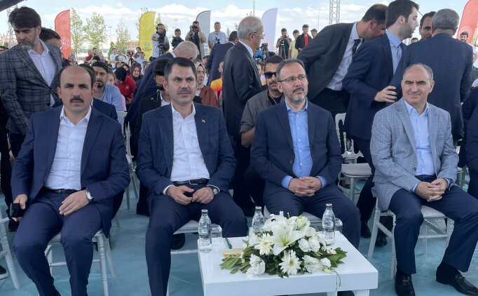 Spor Bakanı Kasapoğlu, Konya Atletizm Pisti’nde konuştu!