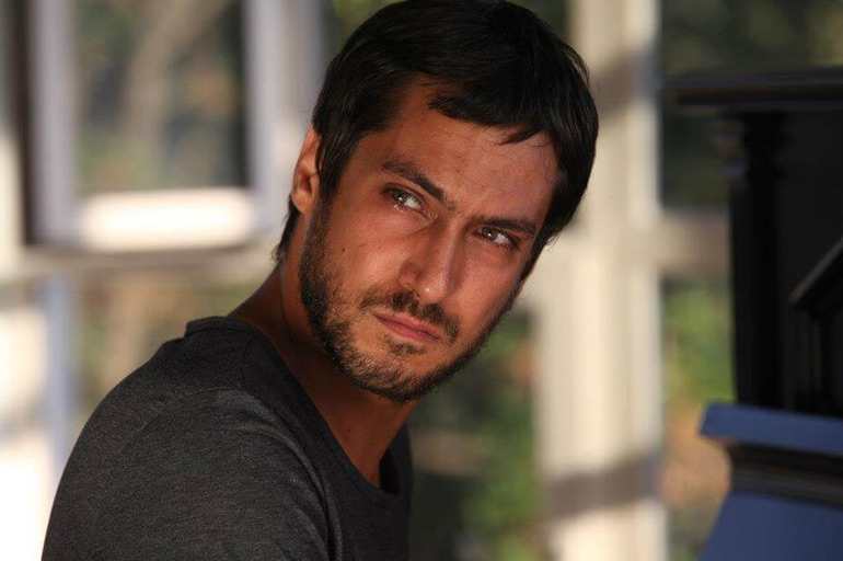 Duy Beni dizisinin Selim’i Berk Hakman kimdir, kaç yaşında ve aslen nereli? Berk Hakman hangi dizilerde oynadı?