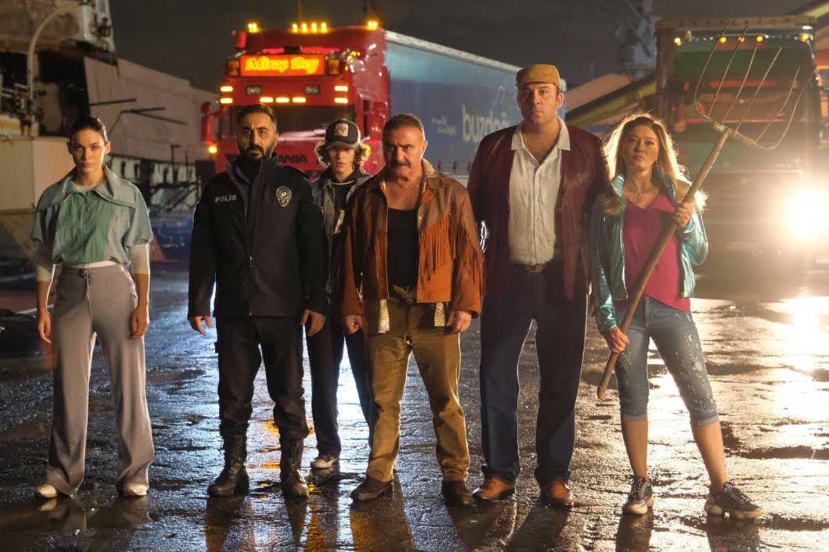 Kim Bu Aile Filmi Full İzle (2022)