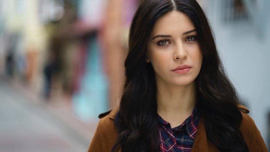 Televizyon
Gelsin Hayat Bildiği Gibi Songül Kimdir? Devrim Özkan Kimdir? Nereli? Kaç Yaşında? Dizileri? Sevgilisi Kim?