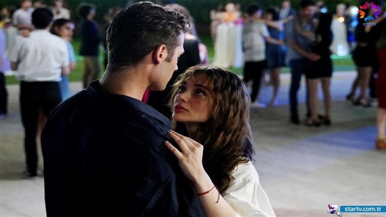 Dizi Haberleri
Duy Beni Ekim ve Kanat dans ettiği şarkı ne? Duy Beni Ekim ve Kanat dans müziği sözleri