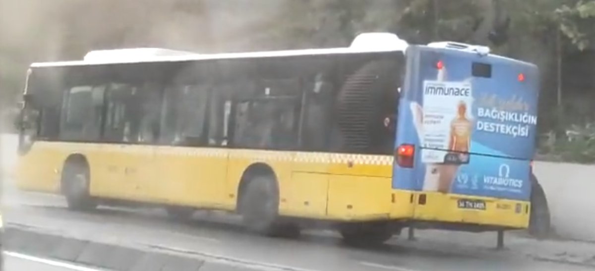 İstanbul da İETT otobüsü arıza yaptı #1