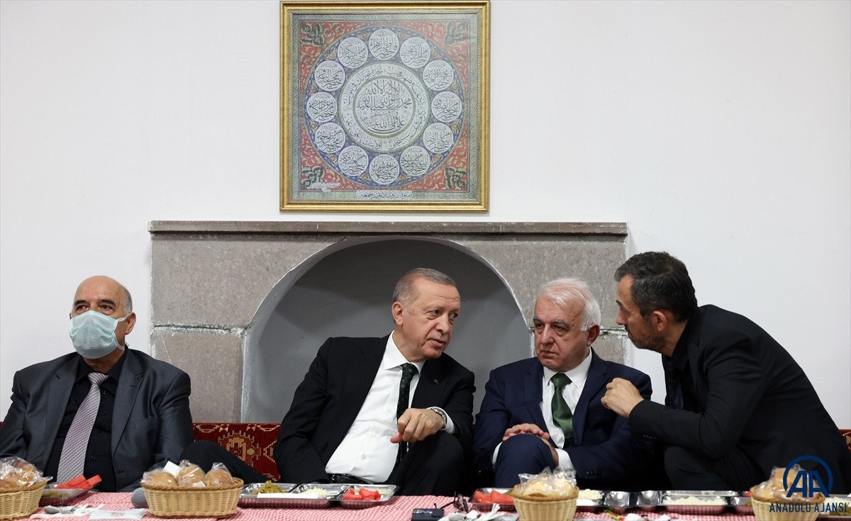 Cumhurbaşkanı Erdoğan ın ziyaret ettiği cemevi yönetimi için ihraç talebi #2