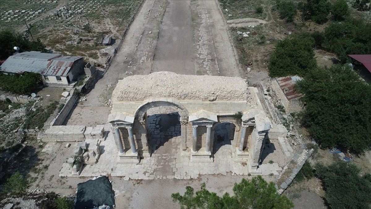 Adana da Anavarza Antik Kenti nde gladyatör mezarları keşfedildi #4