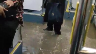 İstanbul'da otobüsü su bastı