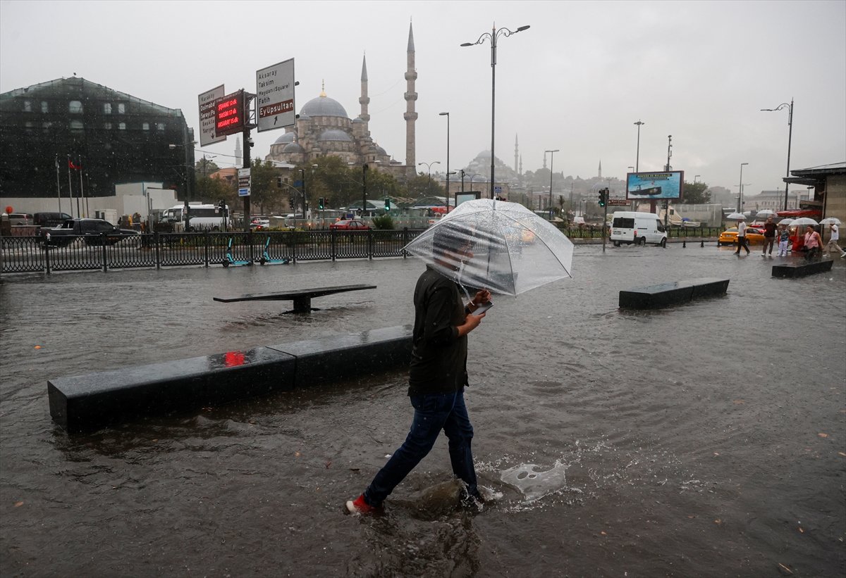 İstanbul genelinde şiddetli yağmur etkili oluyor #12