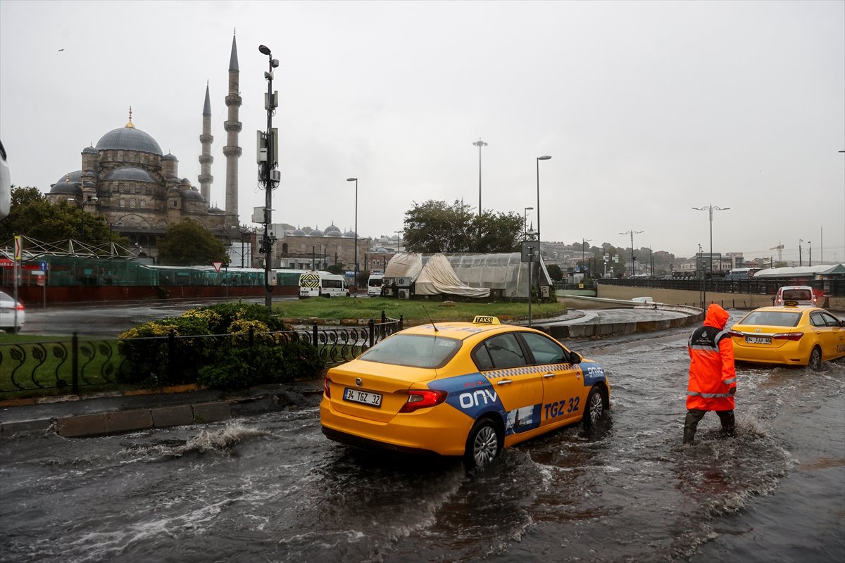 İstanbul genelinde şiddetli yağmur etkili oluyor #11