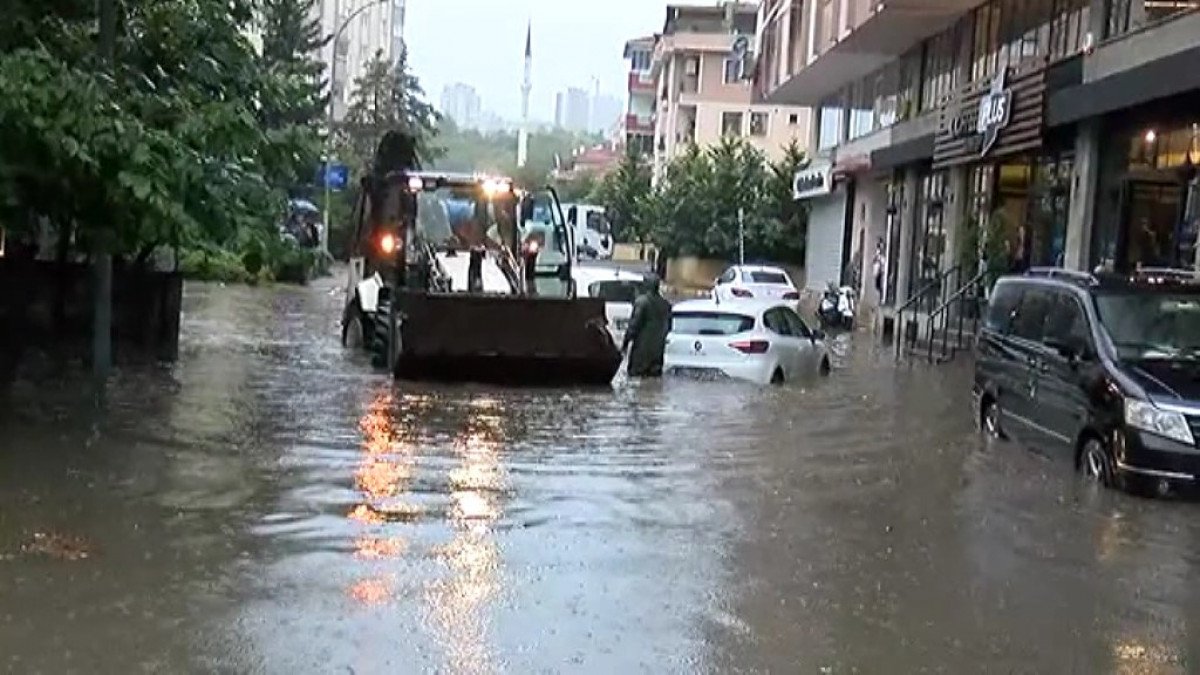 İstanbul da kuvvetli yağış başladı: Maltepe sular altında #5