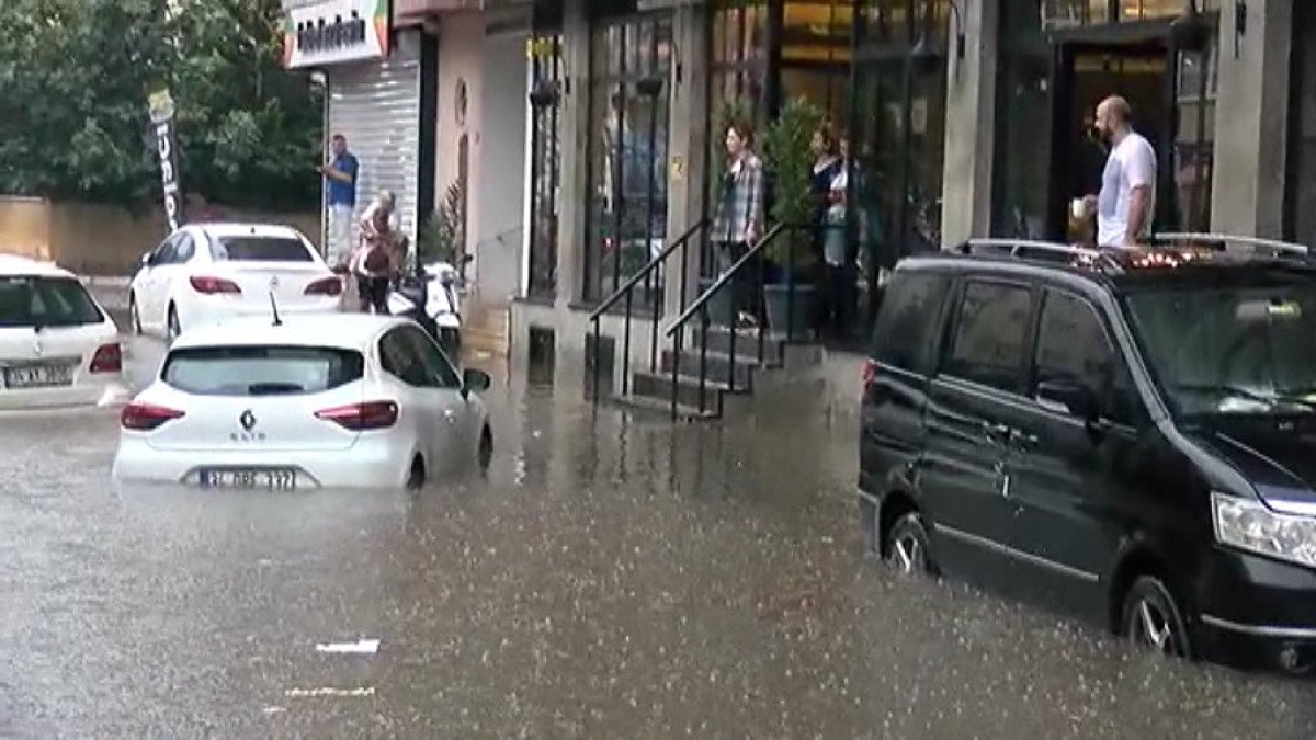 İstanbul da kuvvetli yağış başladı: Maltepe sular altında #6
