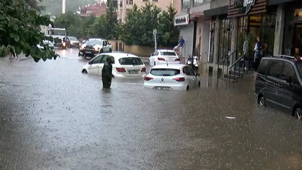 İstanbul da kuvvetli yağış başladı: Maltepe sular altında #7