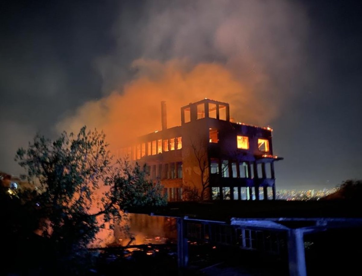 Bursa da tarihi ipek fabrikasında yangın #3