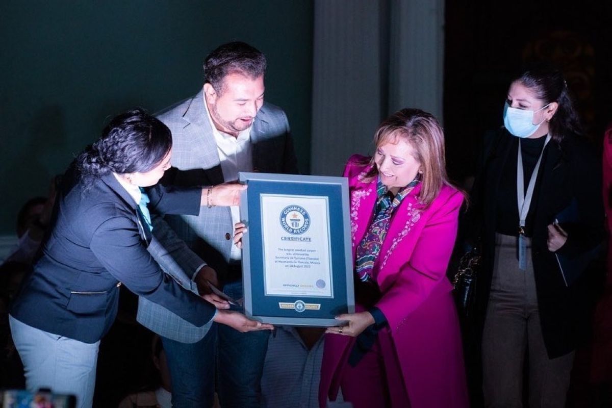 Meksika da 3 bin 932 metrelik halı Guinness Rekorlar Kitabı’na girdi #1