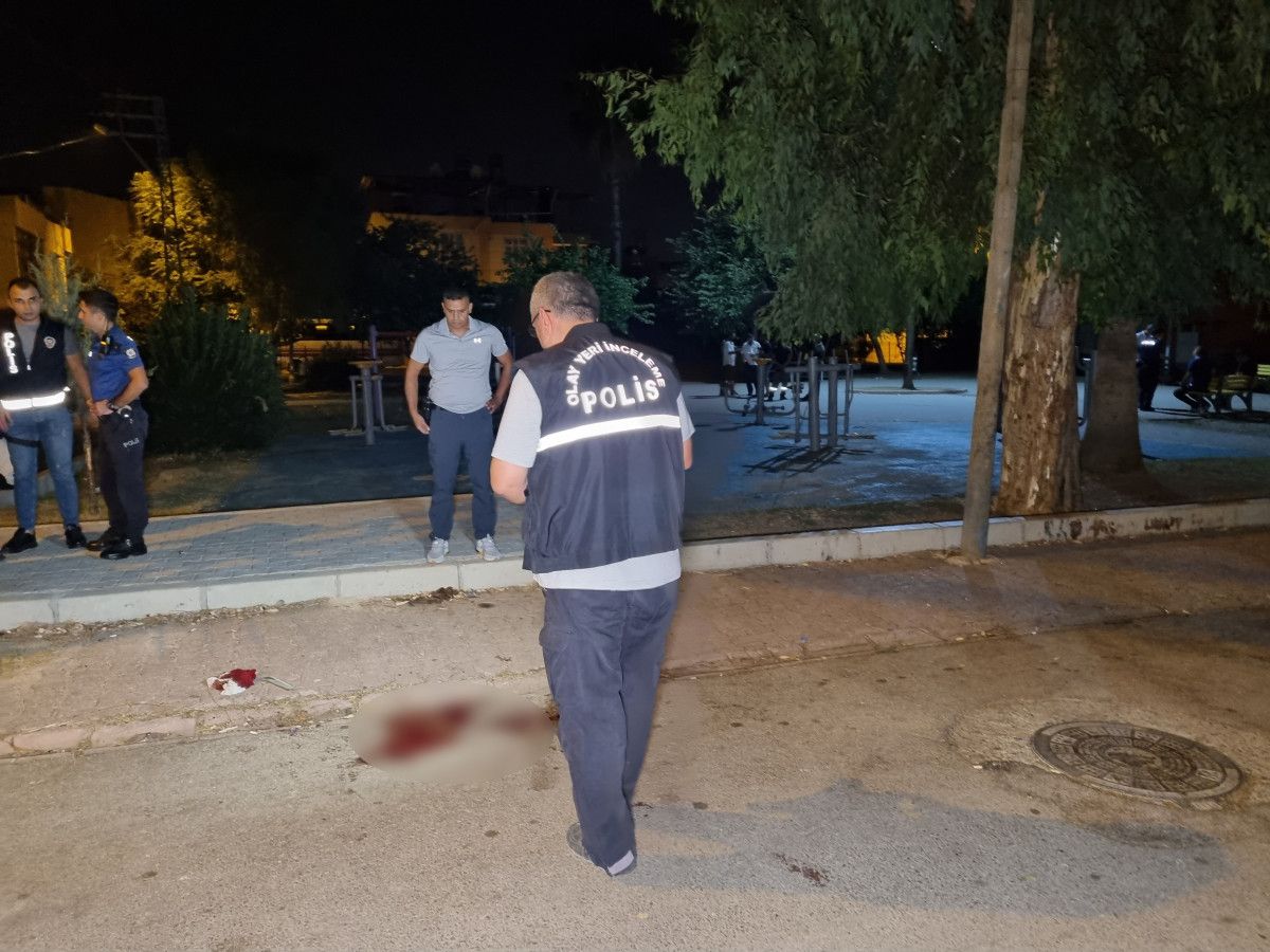 Adana da çocuk parkı önünde silahlı saldırı  #4
