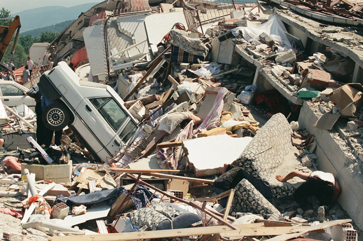 Kocaeli merkezli 17 Ağustos Depremi nin üzerinden 23 yıl geçti #9