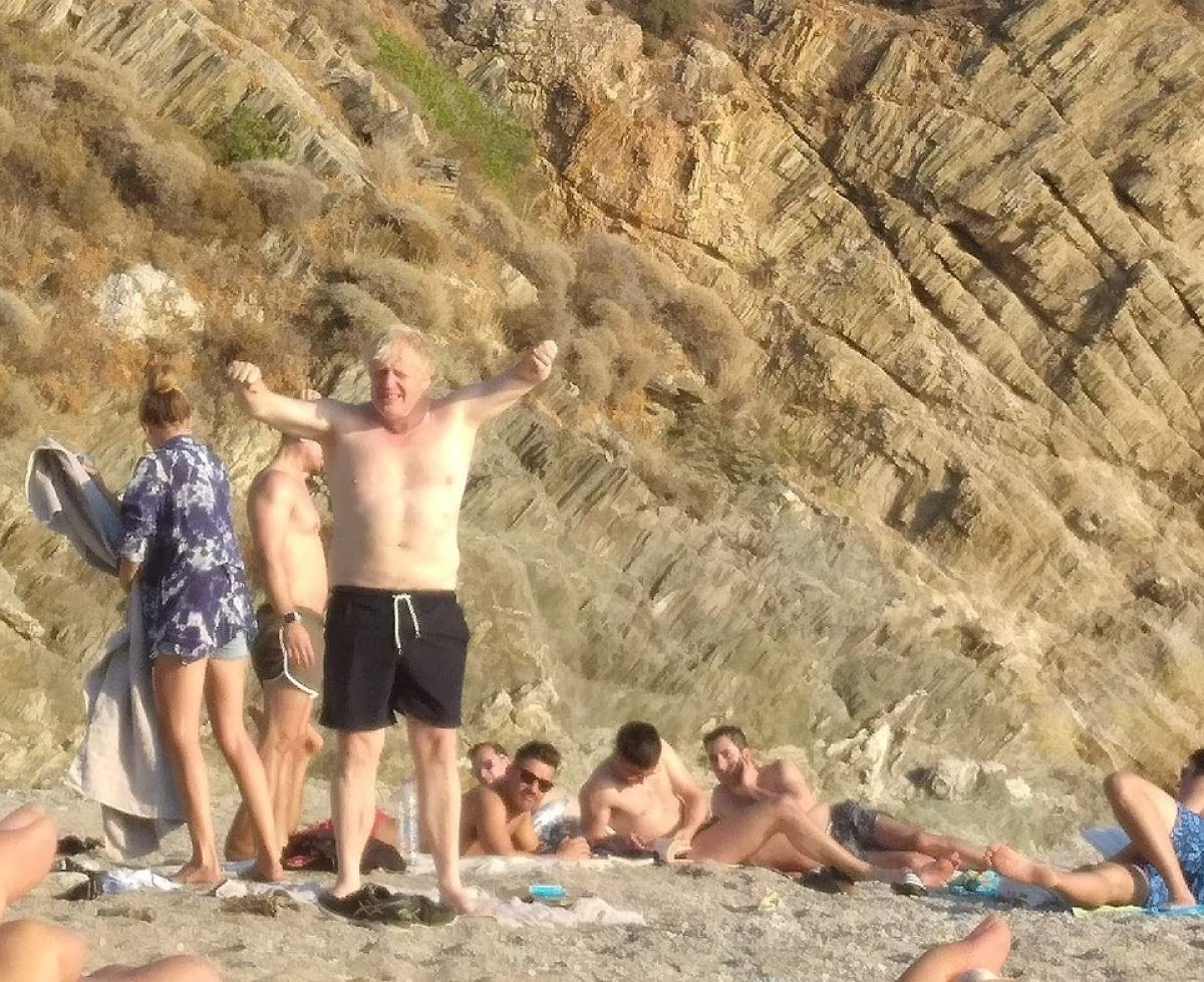 Boris Johnson, Yunan adasında tatil yaparken görüntülendi #3