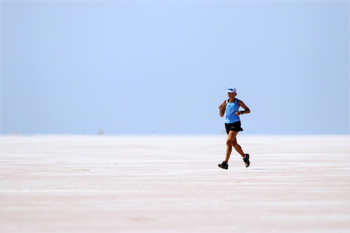 Su sorununa dikkat çekmek için Tuz Gölü nde maraton koştu #2